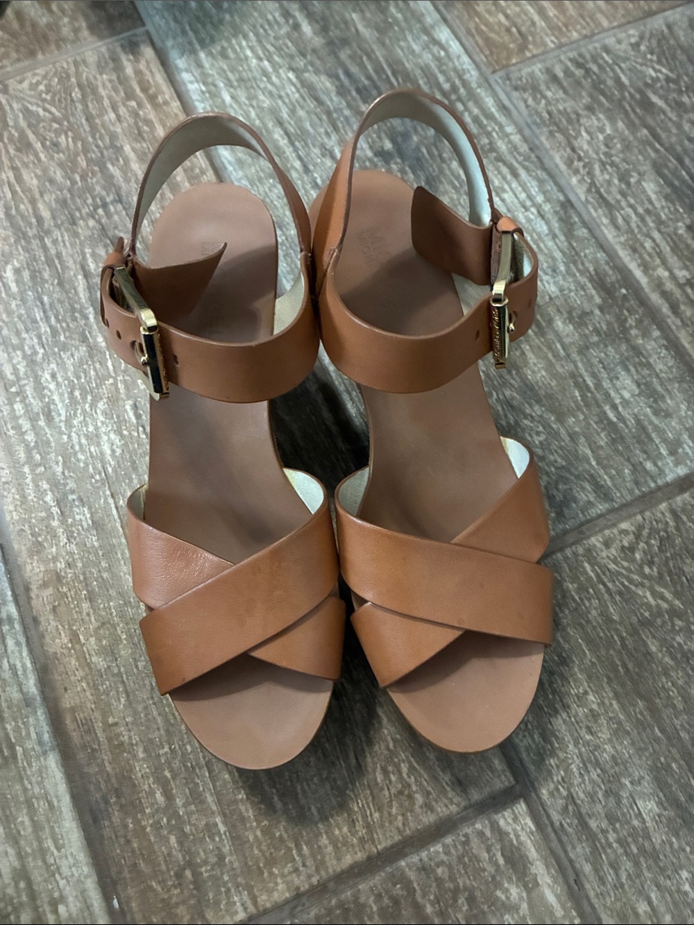 Crisscross Leather Ankle Strap Heels in Tan michel
Kors